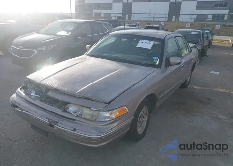 1995 Ford Crown Victoria Lx z USA, uszkodzony, nr VIN 2FALP74WXSX190674